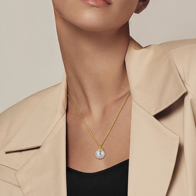 Classic Gold Pearl Pendant Necklace